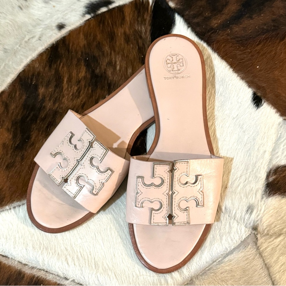 Tory Burch Sea Shell Ines Sandals.